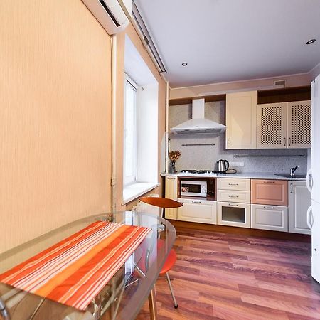 Apartment On Hryhoriia Chuprynky Kiev Luaran gambar