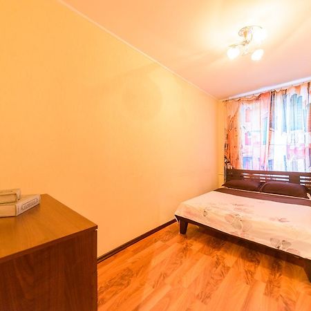 Apartment On Hryhoriia Chuprynky Kiev Luaran gambar