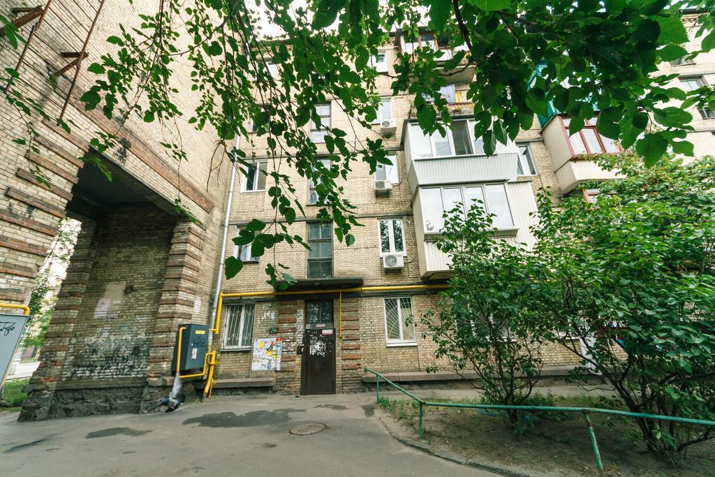 Apartment On Hryhoriia Chuprynky Kiev Luaran gambar