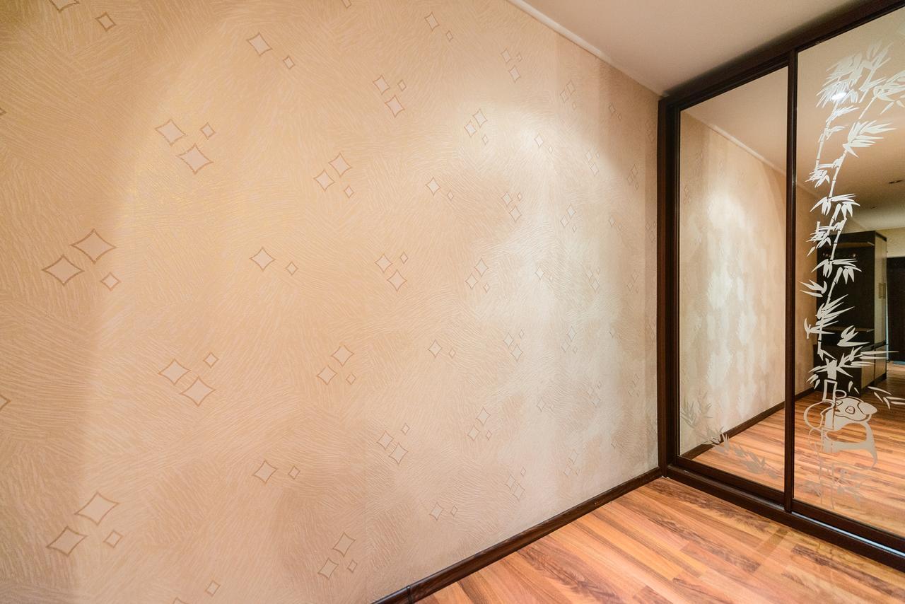 Apartment On Hryhoriia Chuprynky Kiev Luaran gambar