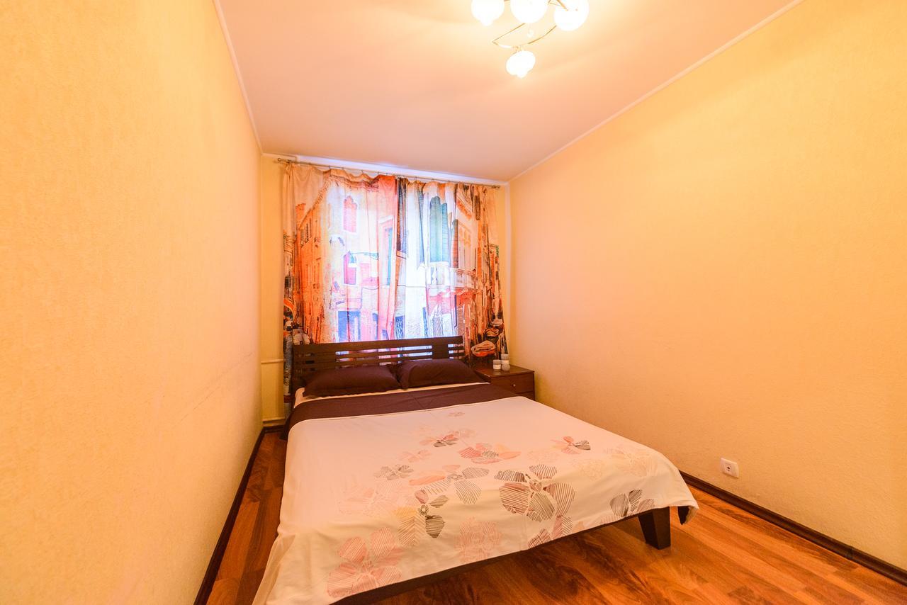 Apartment On Hryhoriia Chuprynky Kiev Luaran gambar