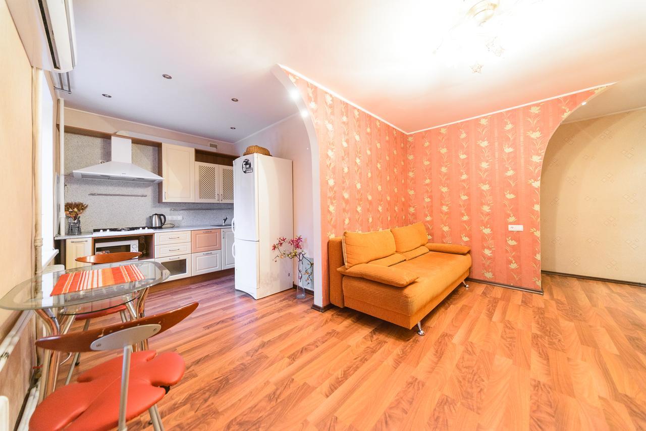 Apartment On Hryhoriia Chuprynky Kiev Luaran gambar