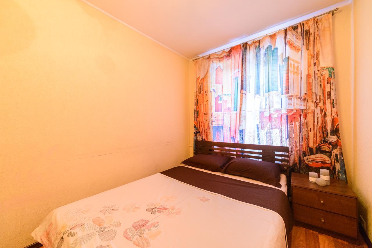 Apartment On Hryhoriia Chuprynky Kiev Luaran gambar
