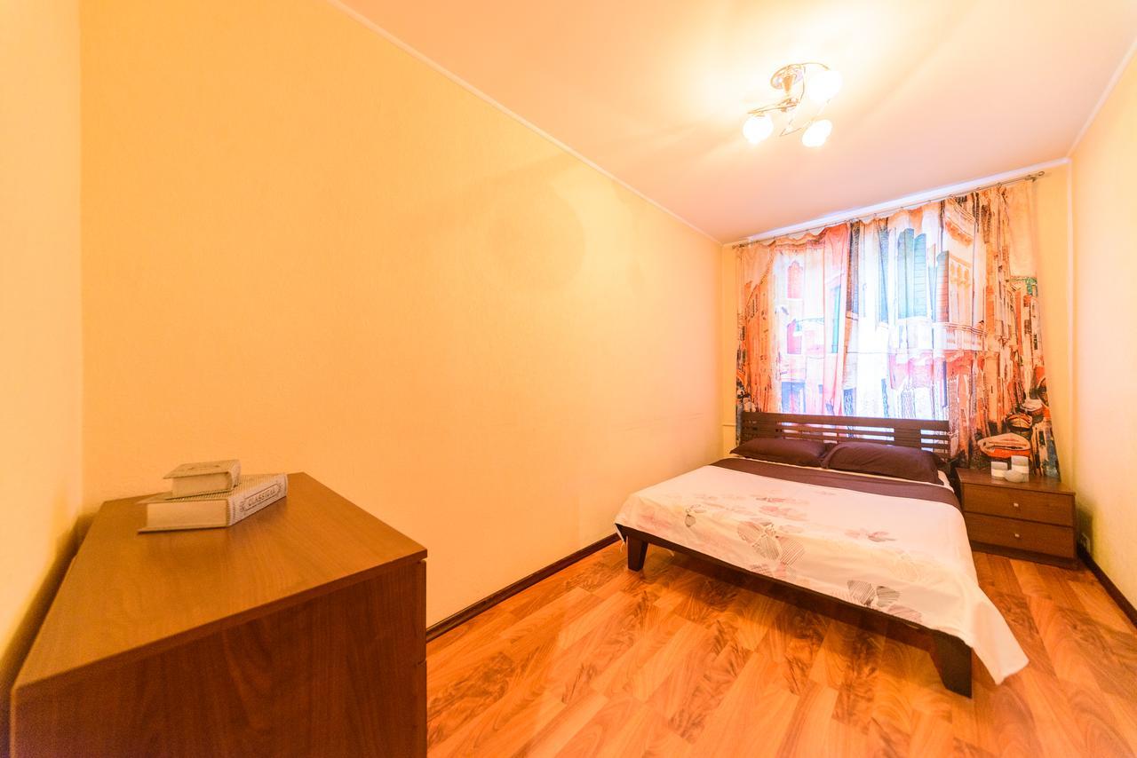 Apartment On Hryhoriia Chuprynky Kiev Luaran gambar