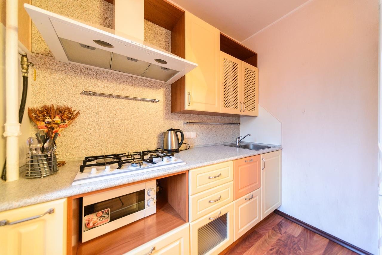 Apartment On Hryhoriia Chuprynky Kiev Luaran gambar