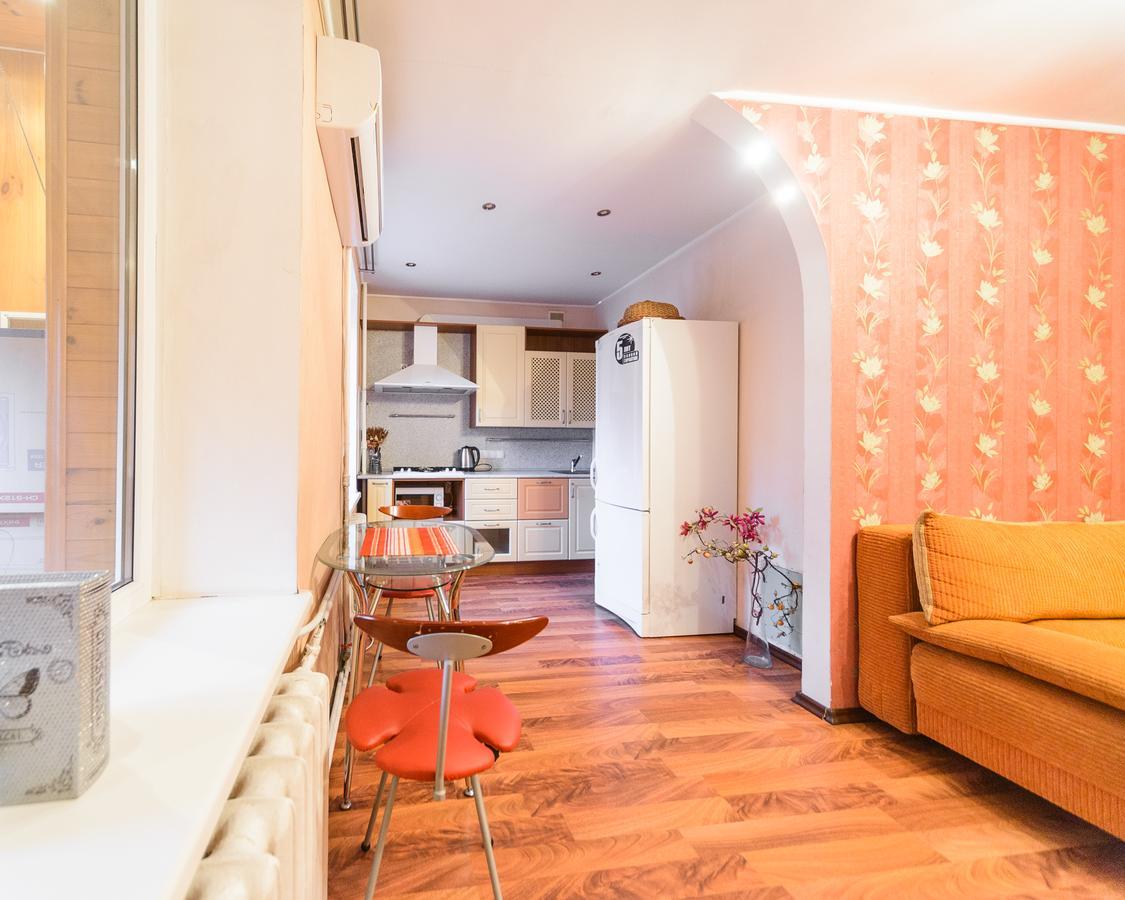 Apartment On Hryhoriia Chuprynky Kiev Luaran gambar