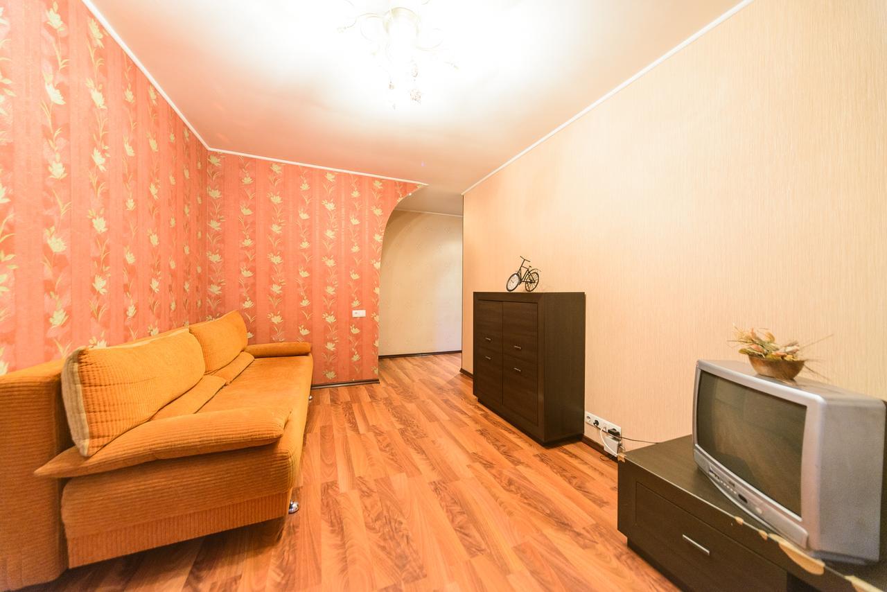 Apartment On Hryhoriia Chuprynky Kiev Luaran gambar